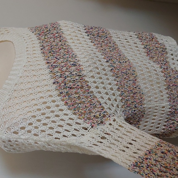 Sweaters. - Picture 3 of 4